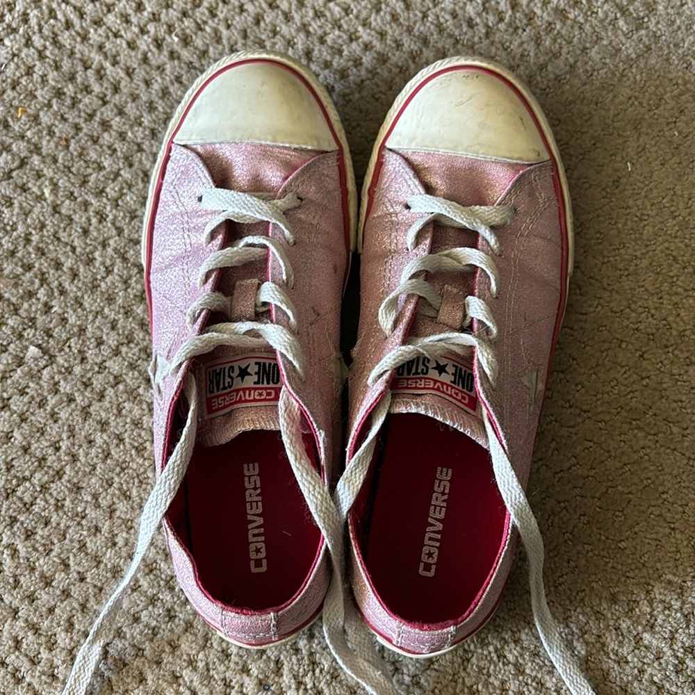 pink star converse